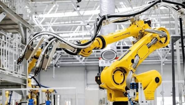 Industrial Robotic Arm with Flexible Cable Management System