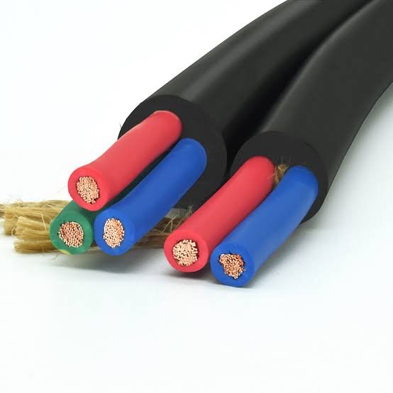 Cross-section view of a multi-core flexible cable with colored insulated conductors and protective outer sheath, designed for continuous movement and reliable power transmission in drag chains, CNC machines, robotics, and industrial automation systems.