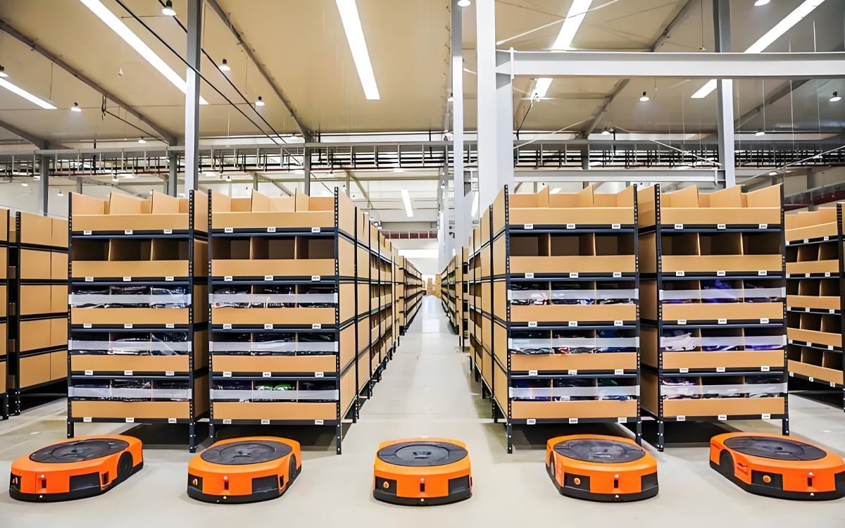 HULK cables integrated into orange AGV robots in a smart warehouse, designed for continuous motion, vibration resistance, and reliable data transmission to support 24/7 automated logistics operations.