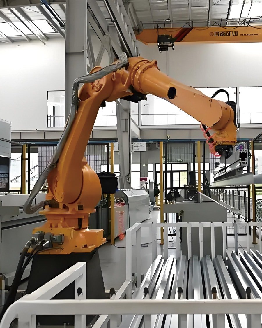 HULK high-flex cables integrated into an industrial robotic arm, enabling precise motion control and reliable signal transmission in automated manufacturing environments.