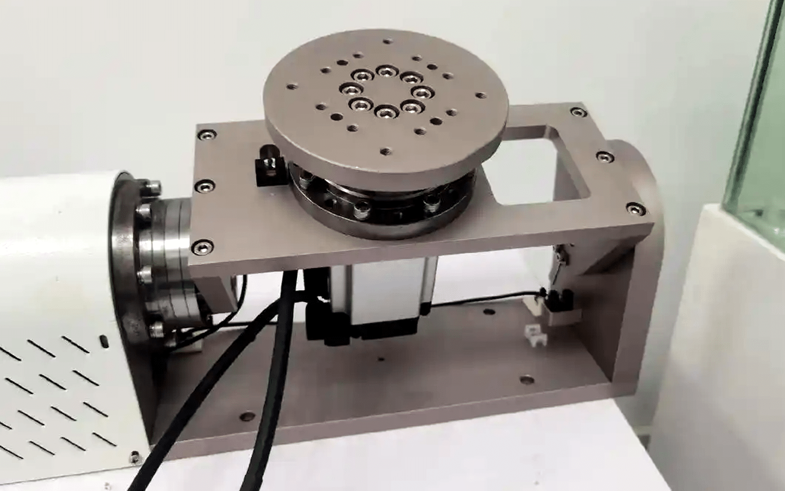 A precision rotary platform with HULK high-flex cables routed beneath its base; the cables are engineered to withstand continuous 360° rotation and high-frequency start-stop cycles without twisting or fatigue, ensuring reliable power and signal transmission in semiconductor inspection or optical alignment systems.