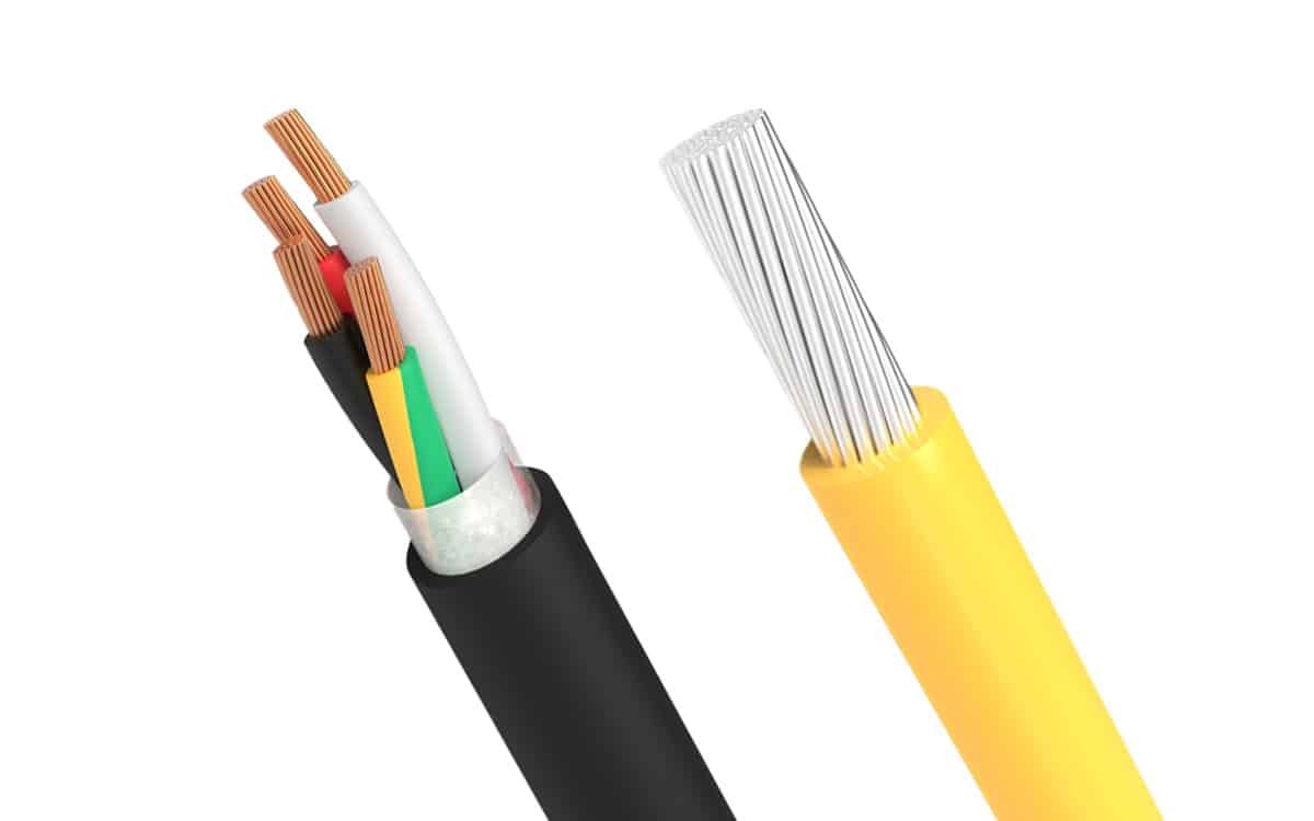 Hulk Cable high-flex servo power cable and low-smoke zero-halogen sheathed cable cross-section, showing multi-core copper conductors with colored insulation, shielding layer, and flame-retardant outer jacket for industrial automation safety and performance